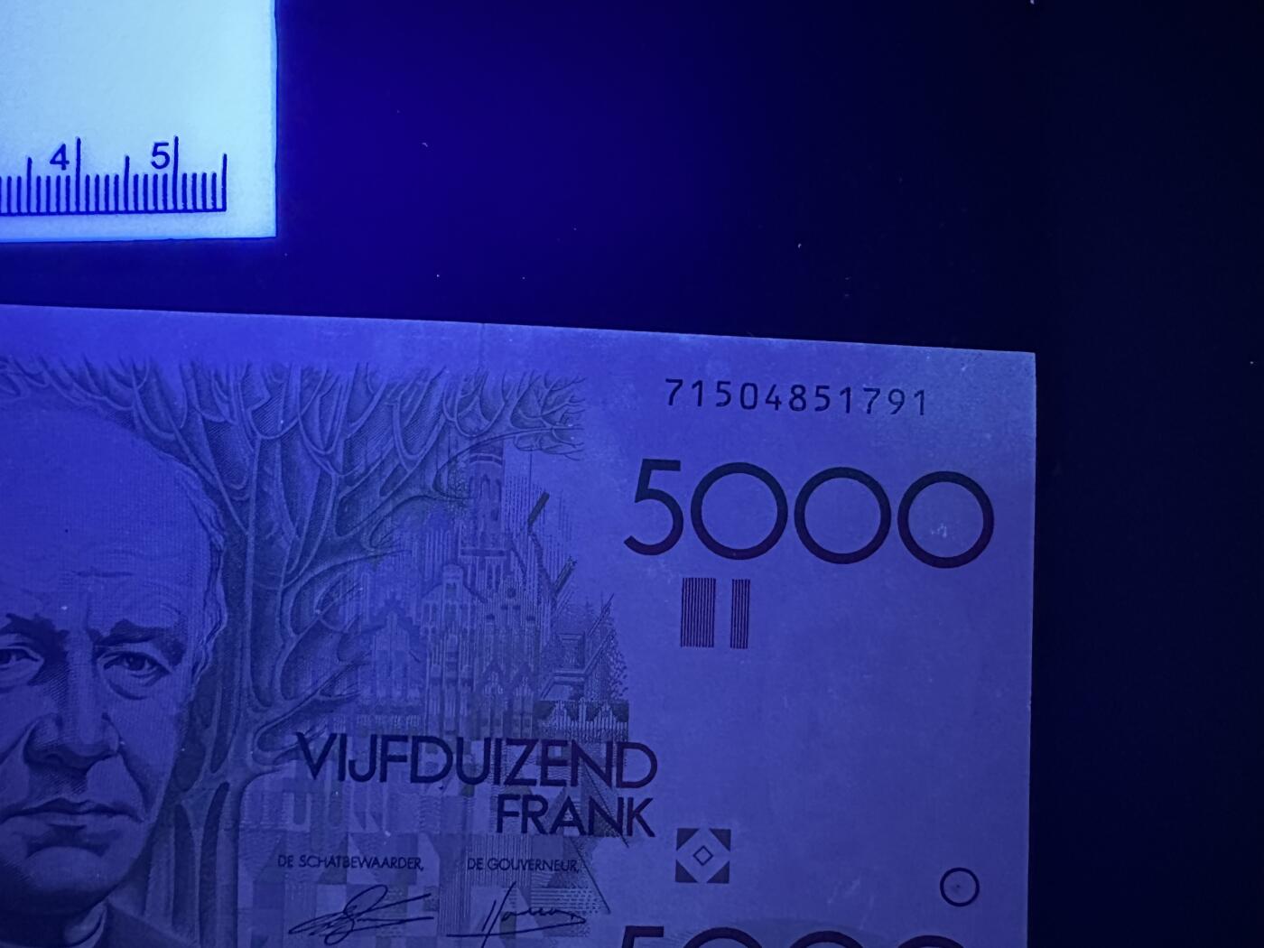 《外钞收藏家》第五百八十六期（品种丰富、精品多）（本平台长期征集拍品、欢迎藏友们联系合作） 比利时5000法郎 大蜻蜓 全新 边上轻微荧光瑕疵