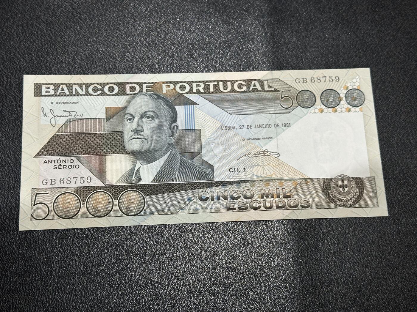 《外钞收藏家》第五百八十六期（品种丰富、精品多）（本平台长期征集拍品、欢迎藏友们联系合作） 葡萄牙100（豹子号888）、500（无47尾8）、5000三张一起 全新UNC