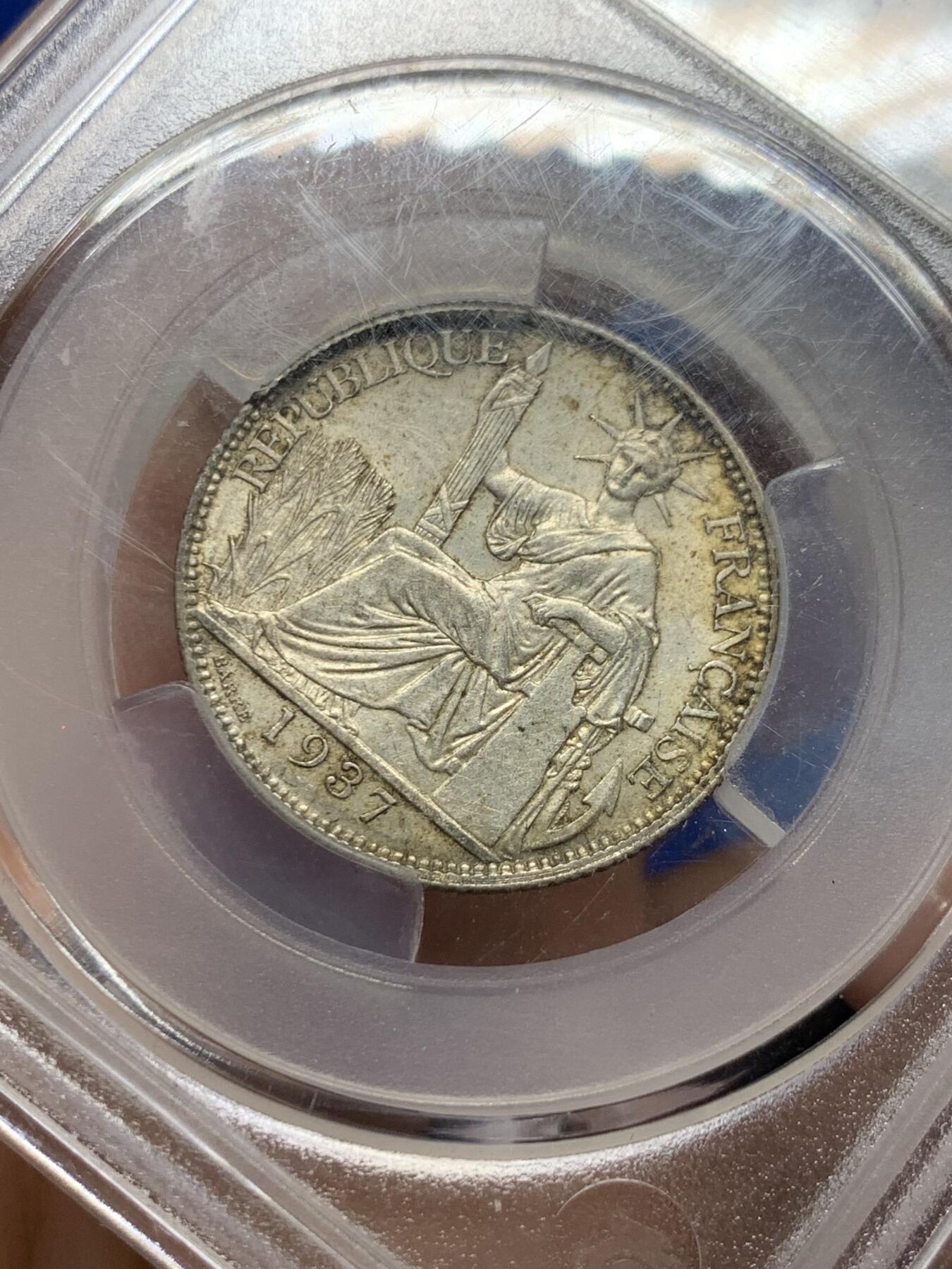 《竞宝斋》第439场 周日，周一，周二 3场连拍 （全场包邮） 华夏评级 AU55 法属印支1937年20C小银币，人脸状态不错。