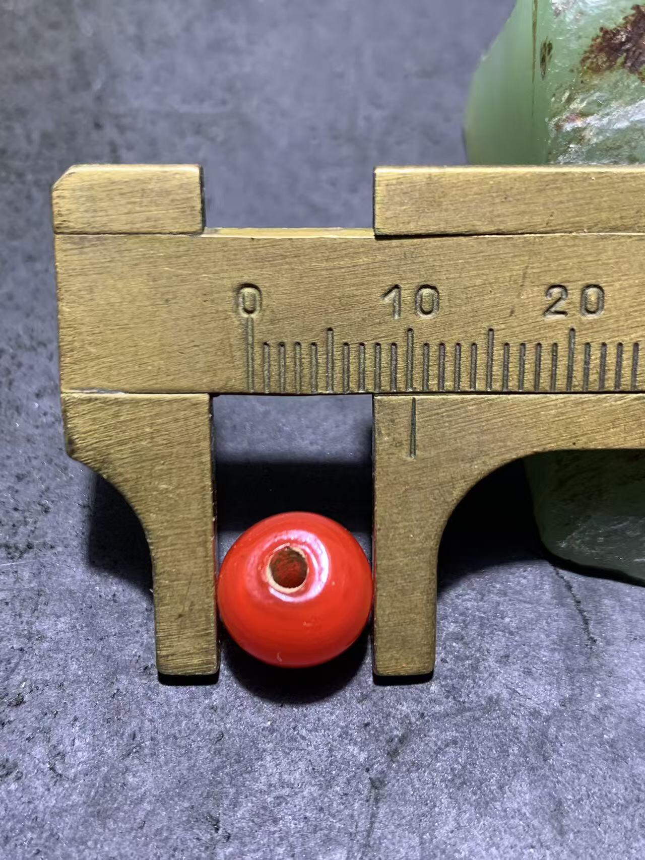 建国前后库存柿子红搅胎琉璃苹果珠一颗，