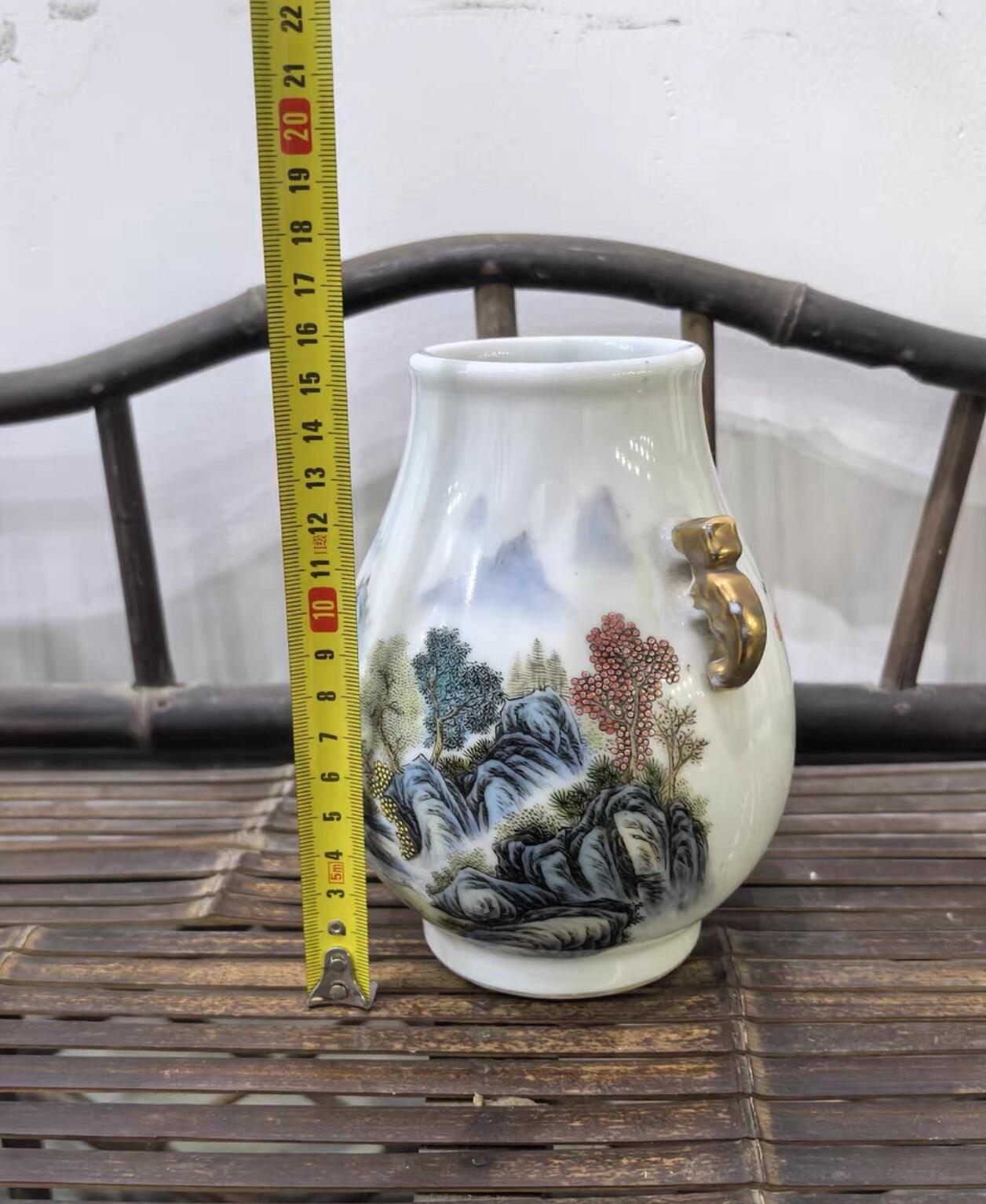 兰馨堂瓷器专场 567景德镇老粉彩山水双耳尊 1979年出品 