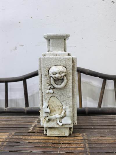 清代哥釉开碎片瓷四方瓶