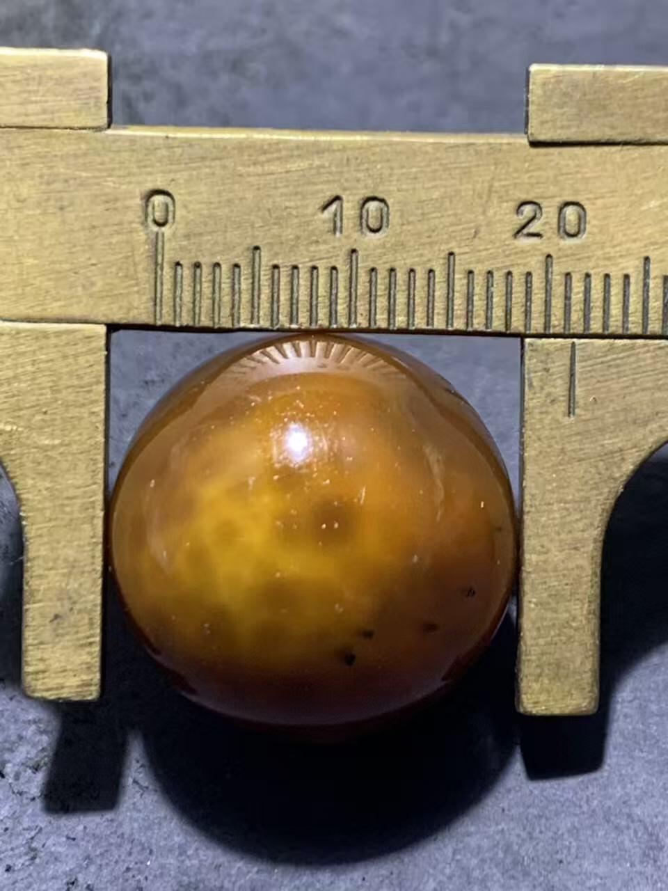 精美冻料原皮战国红玛瑙雕刻天眼图案圆珠一个