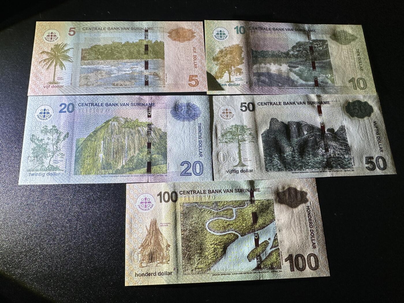 《外钞收藏家》第五百八十六期（品种丰富、精品多）（本平台长期征集拍品、欢迎藏友们联系合作） 苏里南5-100盾 全部是豹子号111 全新UNC