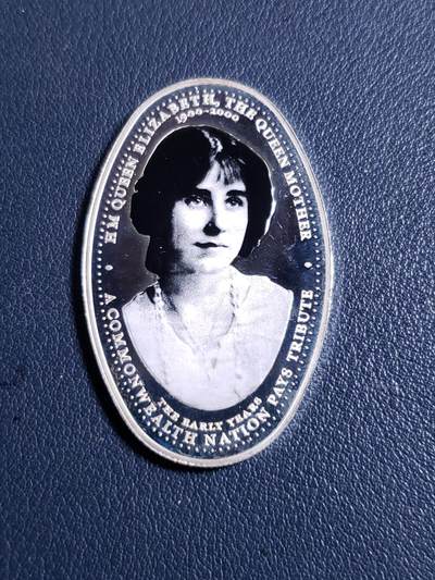 世界各国银币章专场（第24场） - 2000年赞比亚纪念女王母亲诞辰百岁生日4000克瓦查彩绘异形银币三枚