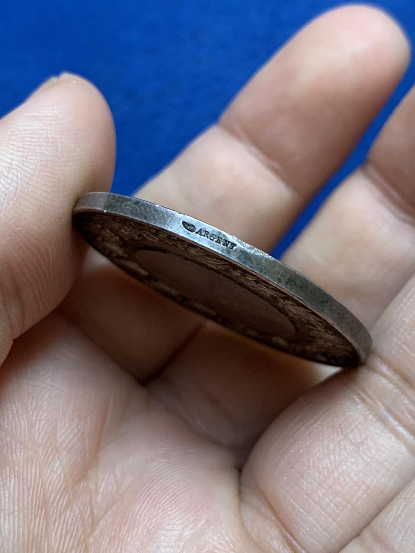 《竞宝斋》第439场 周日，周一，周二 3场连拍 （全场包邮） 法国19世纪卡昂市市徽纪念银章 丰饶角银标 22克 36.2mm