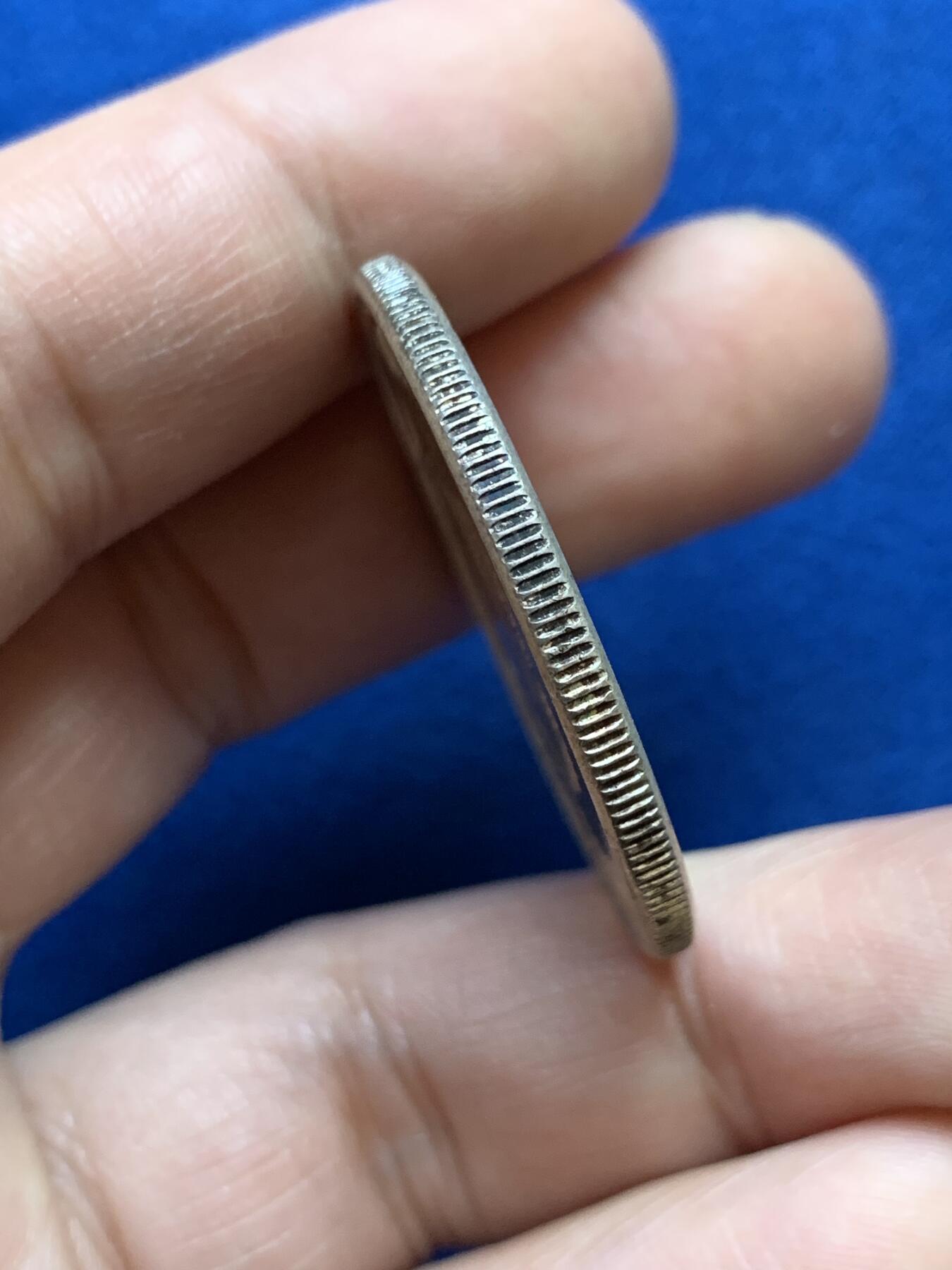 《竞宝斋》第439场 周日，周一，周二 3场连拍 （全场包邮） 加拿大1967年建国100周年大雁银币 强转光 品相很好，女王面淡紫彩