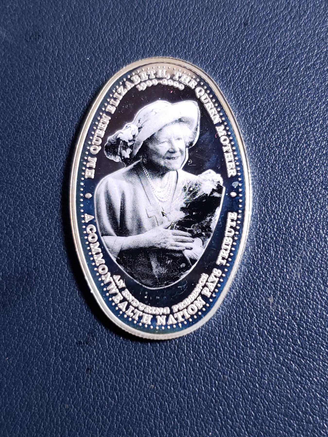 世界各国银币章专场（第24场） 2000年赞比亚纪念女王母亲诞辰百岁生日4000克瓦查彩绘异形银币三枚