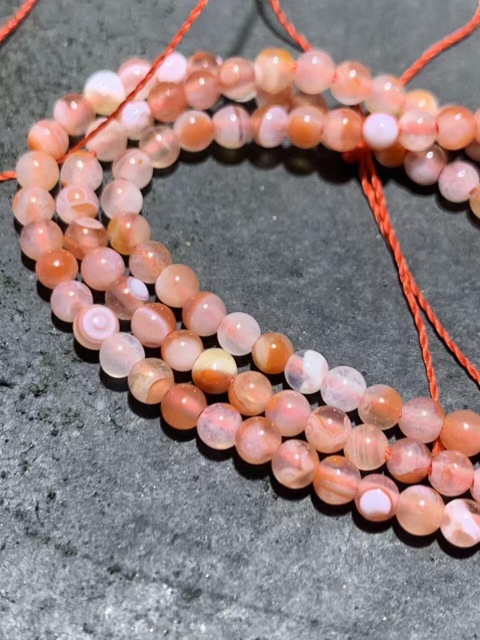 川料荔枝冻飘红南红玛瑙多圈小米珠手串一条，