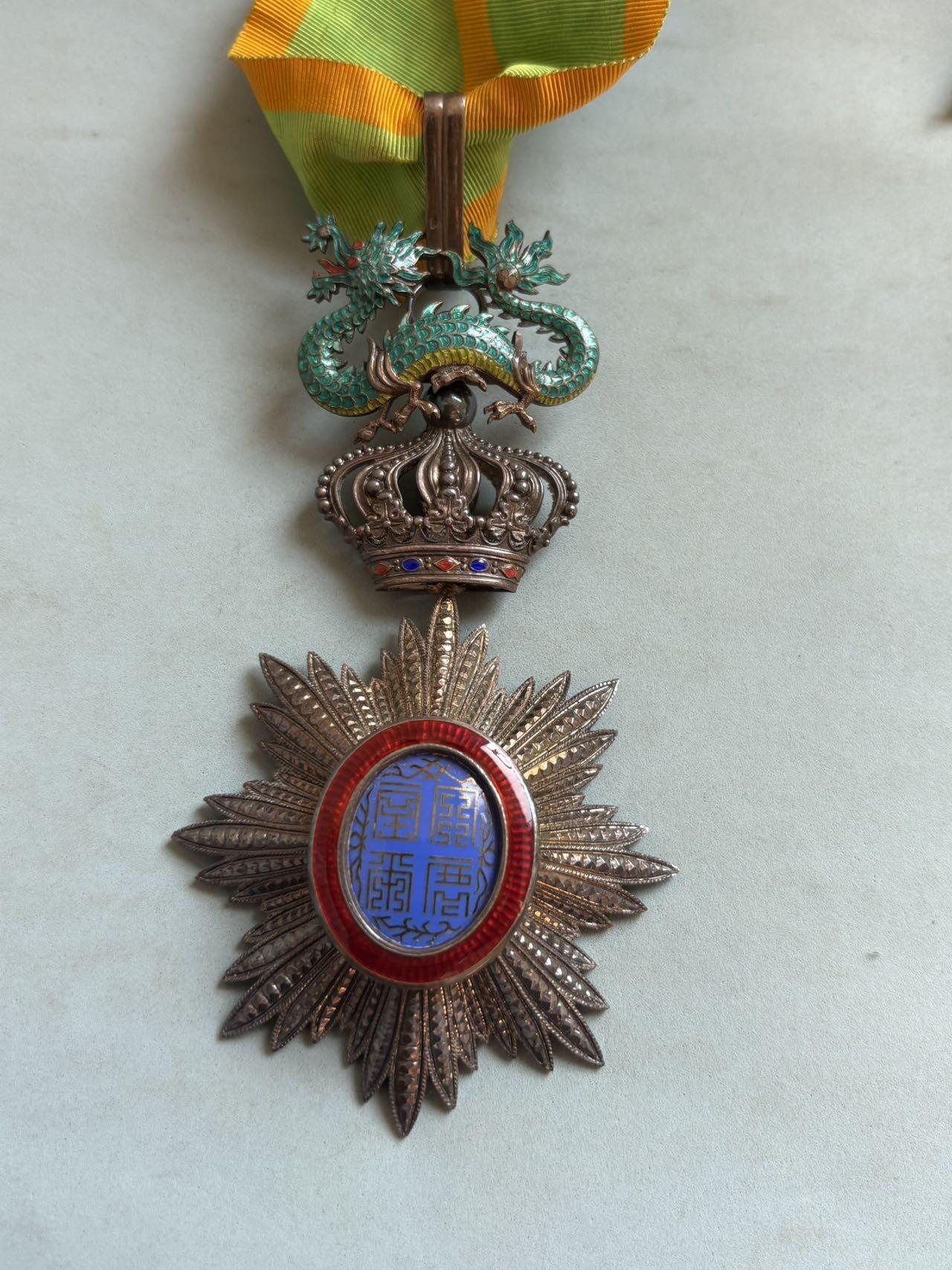 盛世勋华——号角文化勋章邮票专场拍卖第288期 法国安南指挥官级级青龙勋章 银制带银标的定制版本 巴黎亚瑟贝特朗珠宝商定制版， 带原盒