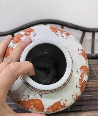 矾红婴戏图纹罐