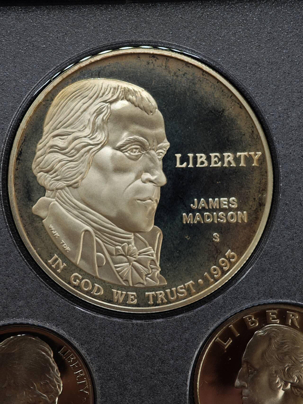 【淘币小摊】实时拍第七百九十九拍   银币套币场   满百包邮可预留二周 每周一统一发货   美国1993年精制套币含麦迪逊银币一对 银币重39.2克900银 银价407