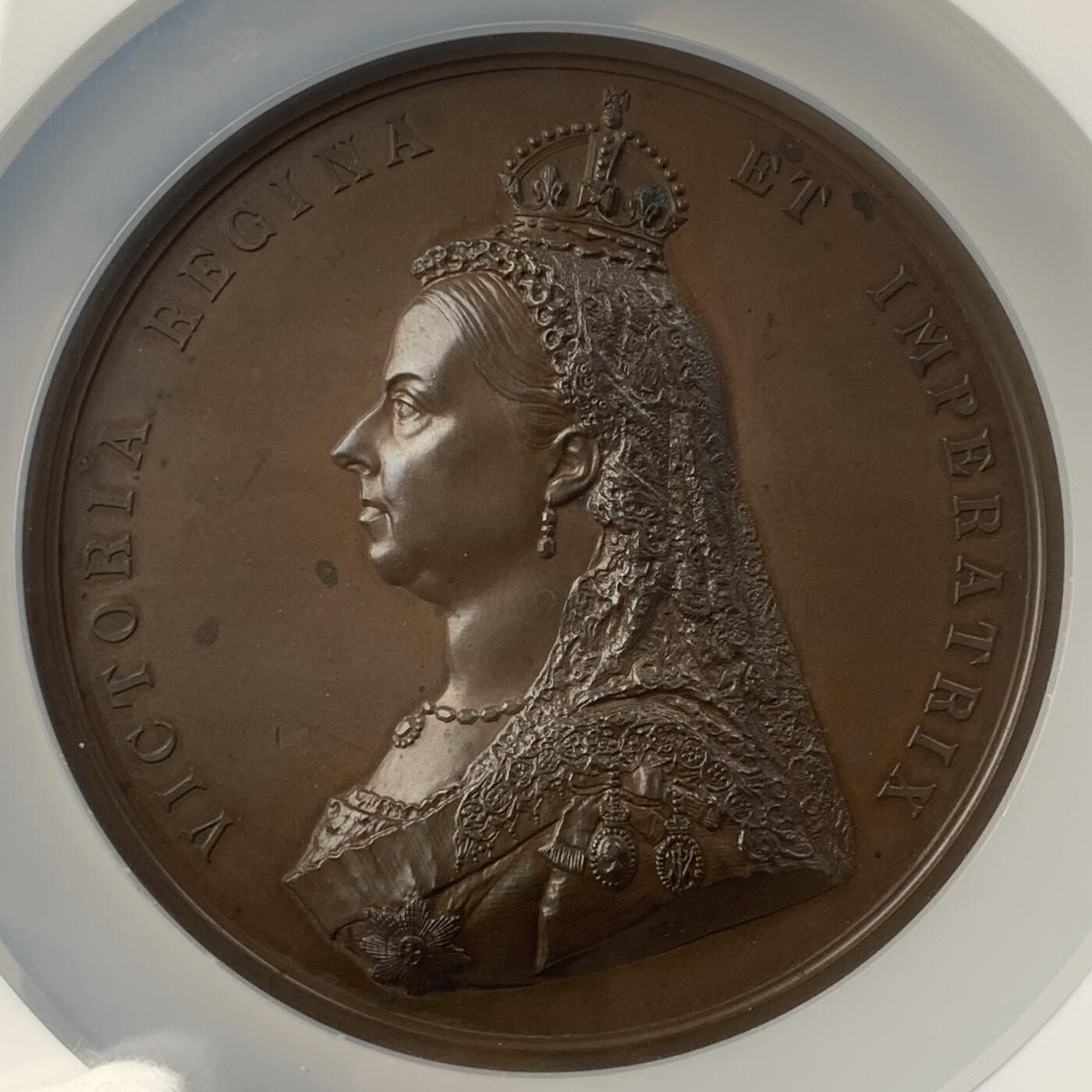 掌中浮雕-藏着的欧洲第042场 NGC MS63: 1887年维多利亚女王登基50年铜章, 77mm，J.E. Boehm and F. Leighton雕刻 , 英国章目录BHM-3219