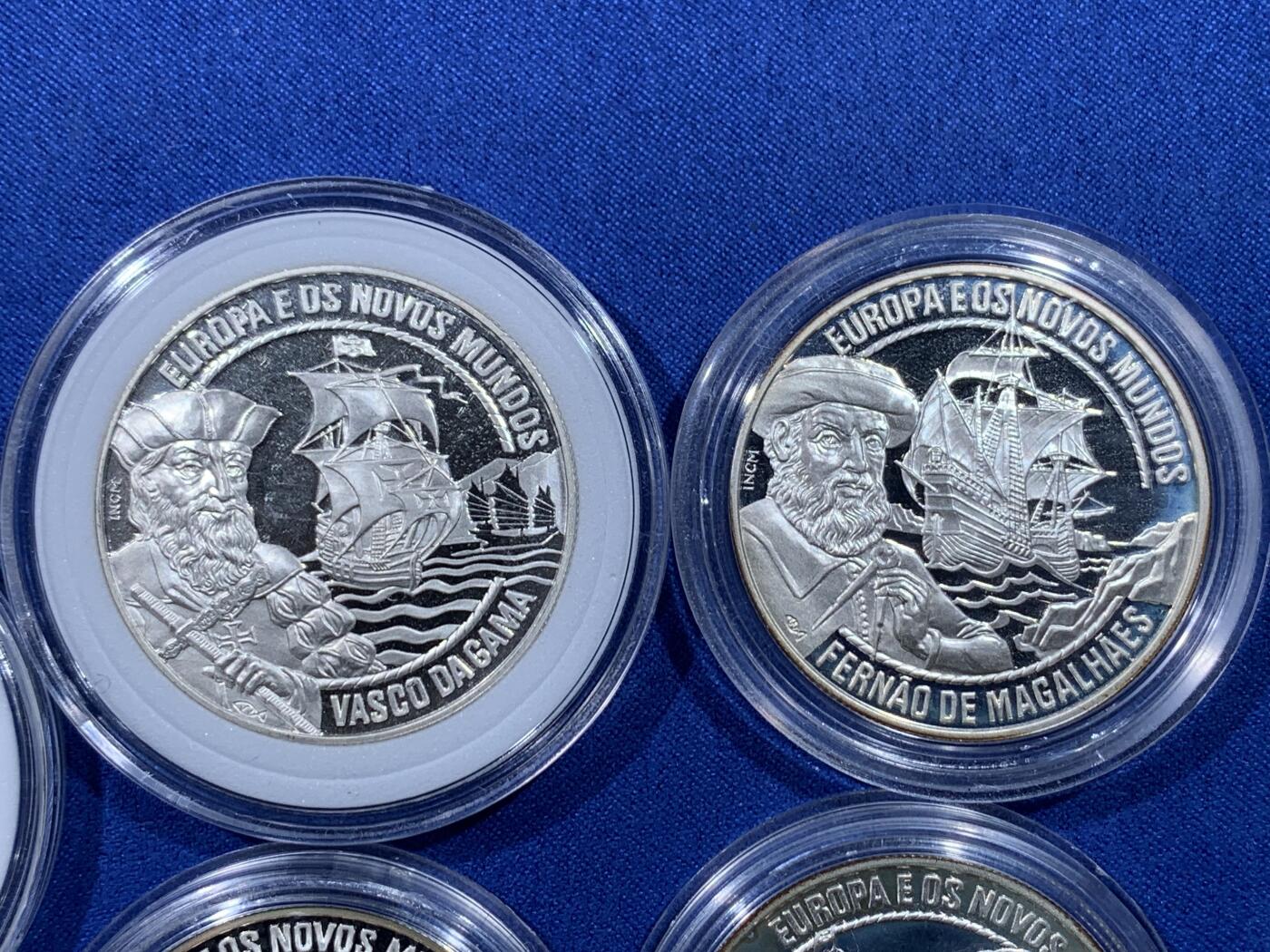《竞宝斋》第439场 周日，周一，周二 3场连拍 （全场包邮） 五枚一组 葡萄牙1993、1995、1996、1997年25埃居大银币——航海家迪亚士、达伽马、卡布拉尔、麦哲伦（约28g*4=112g，925银）+1991年2.5埃居铜镍币——航海家亨利王子（约16.5g）