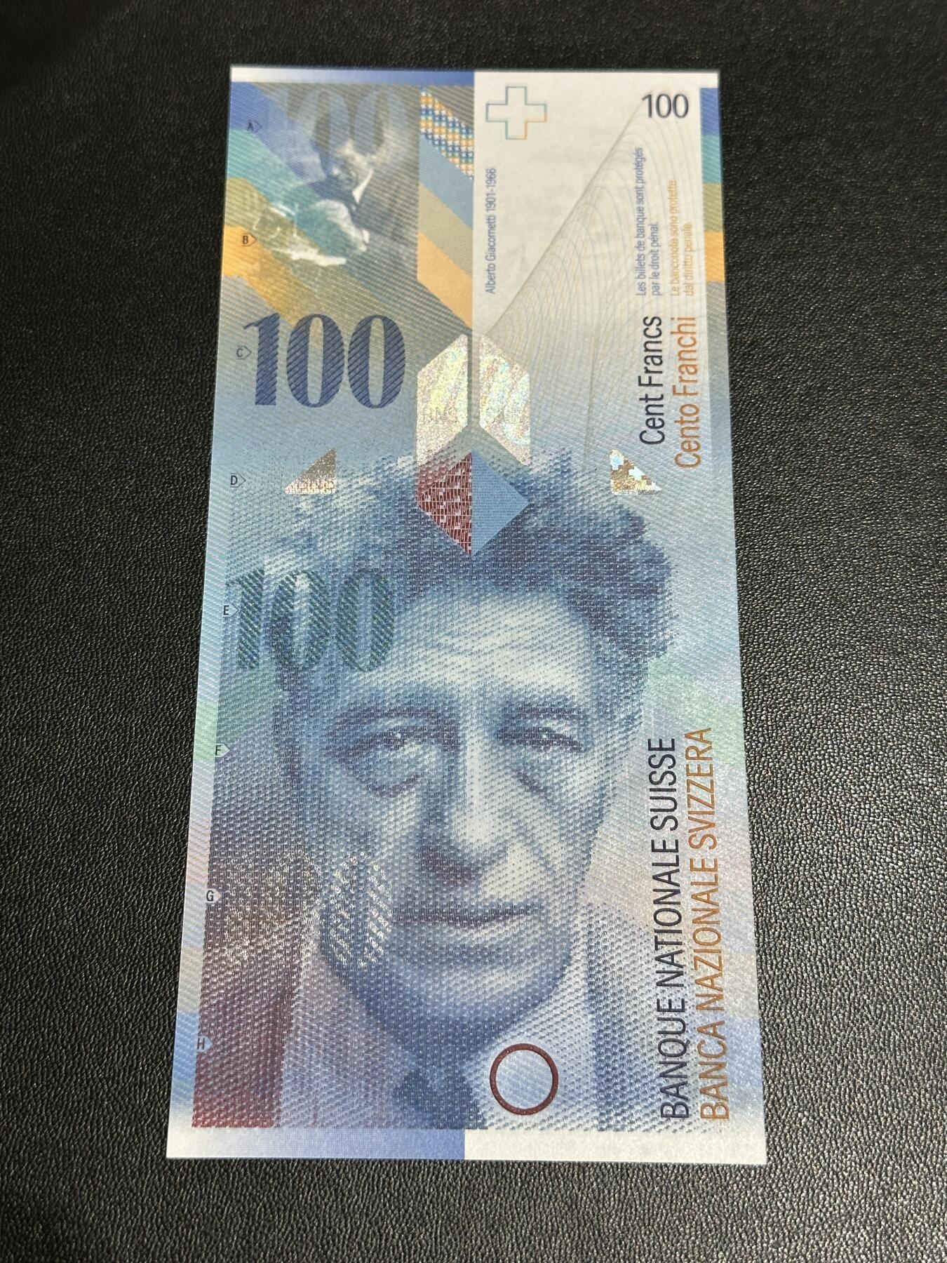 《外钞收藏家》第五百八十六期（品种丰富、精品多）（本平台长期征集拍品、欢迎藏友们联系合作） 2014年瑞士人像竖版100法郎 全新UNC