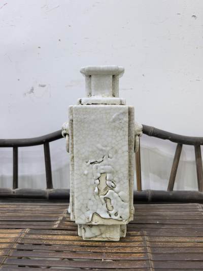 清代哥釉开碎片瓷四方瓶