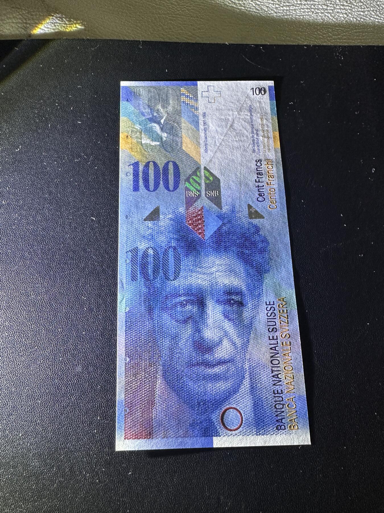 《外钞收藏家》第五百八十六期（品种丰富、精品多）（本平台长期征集拍品、欢迎藏友们联系合作） 2014年瑞士人像竖版100法郎 全新UNC