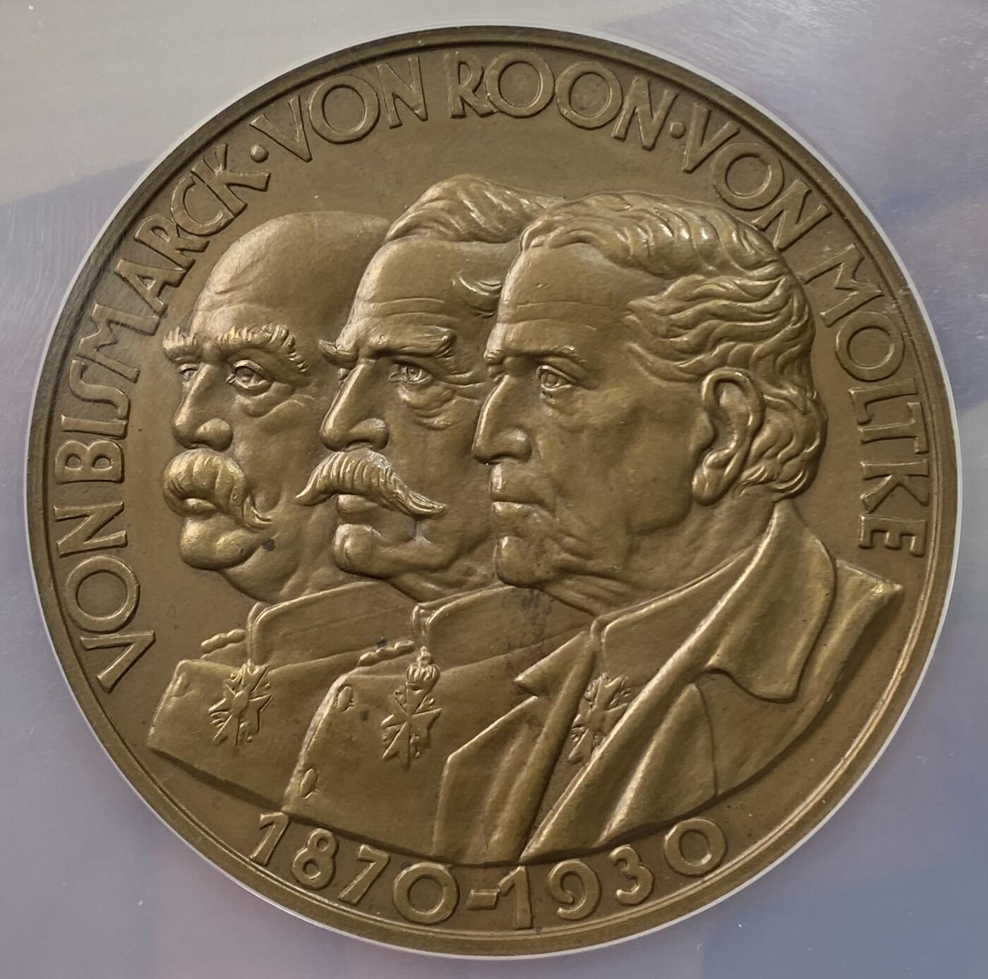 万国钱币拍卖第055期 NGC MS64  1930年德国普法战争色当战役胜利60周年纪念大铜章 正面左至右首相俾斯麦|参谋总长毛奇|战争部长罗恩是奠定普法战争胜利的关键三人 此战役成功俘获拿破仑三世 并在后续建立德意志第二帝国 60MM大规格罕见