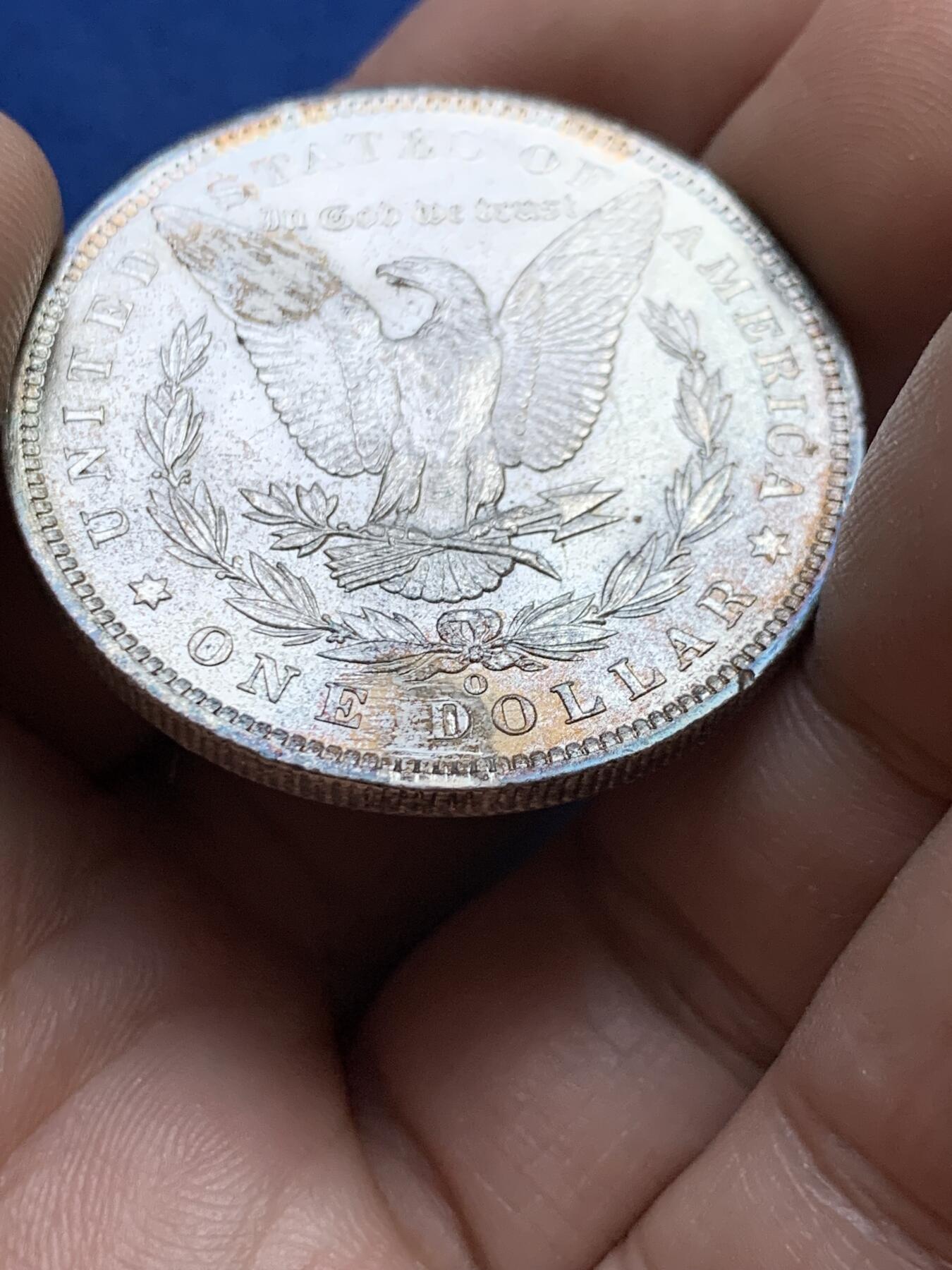 《竞宝斋》第439场 周日，周一，周二 3场连拍 （全场包邮） 美国1885年摩根银币 整体状态不错，有转光，背后有处理痕迹