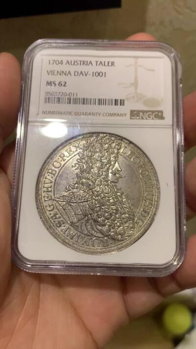 《竞宝斋》第439场 周日，周一，周二 3场连拍 （全场包邮） NGC MS62 哈布斯堡王朝奥地利帝国 1704年 利奥波德一世 威尼斯版 泰勒大银币 热门猪嘴大波浪 底光充沛 状态不易