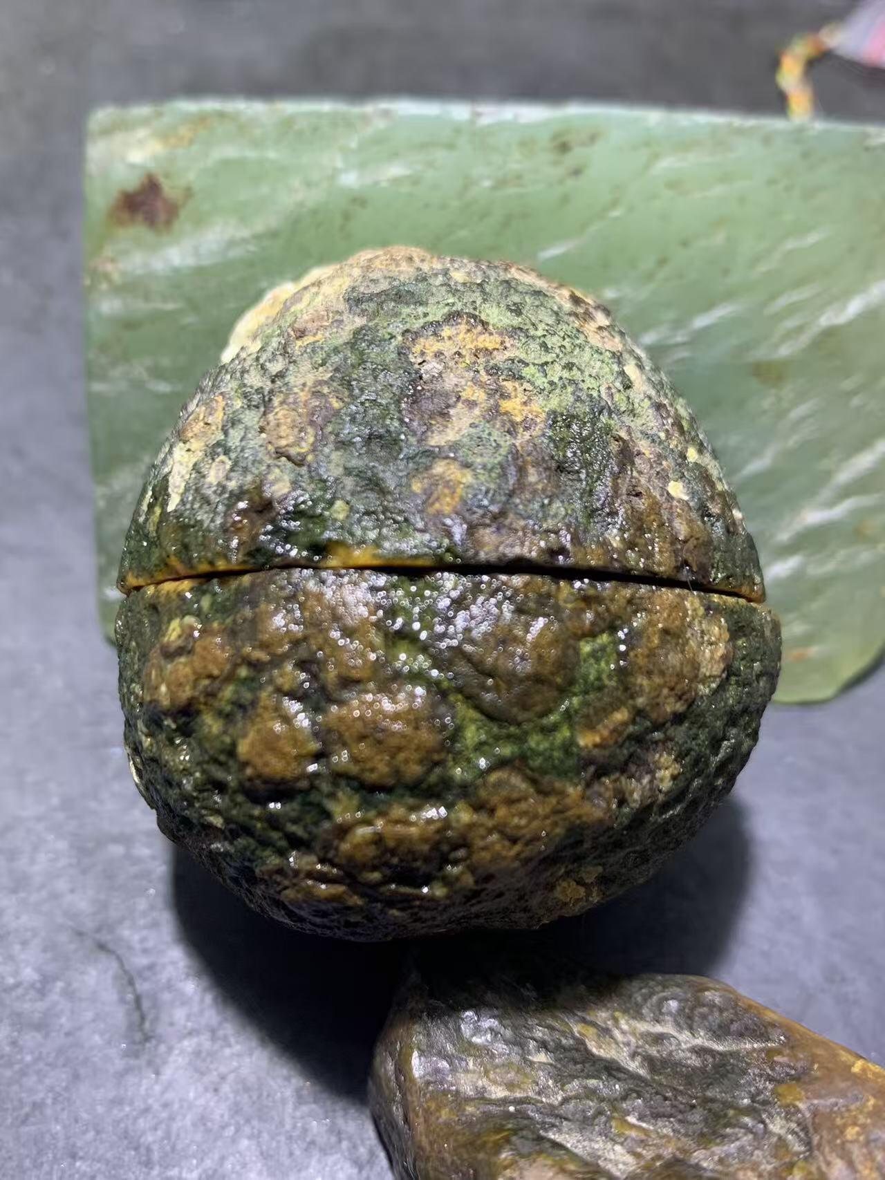 精美亚光原皮冰飘心战国红玛瑙对切原石摆件一对