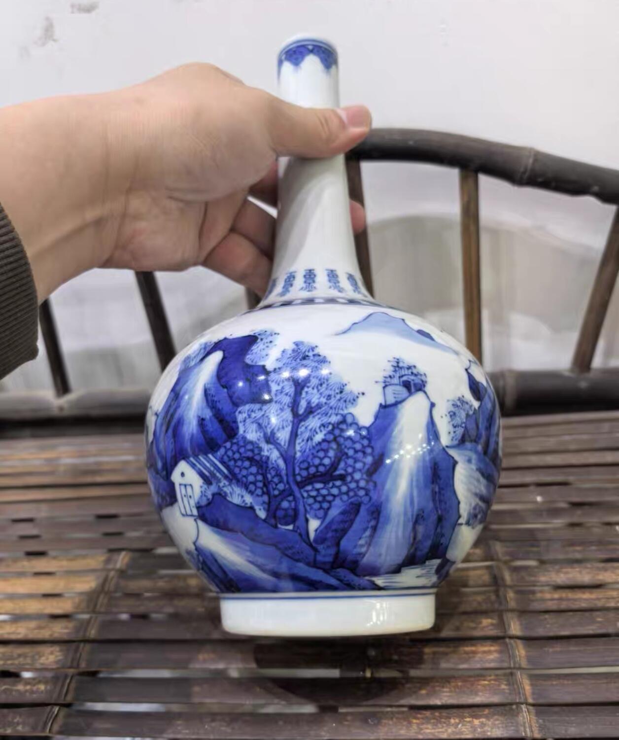 兰馨堂瓷器专场 回流青花人物山水花草胆瓶