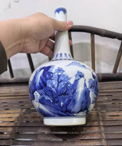 回流青花人物山水花草胆瓶