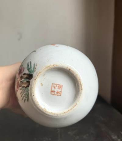 晚清民国粉彩寿桃瓶