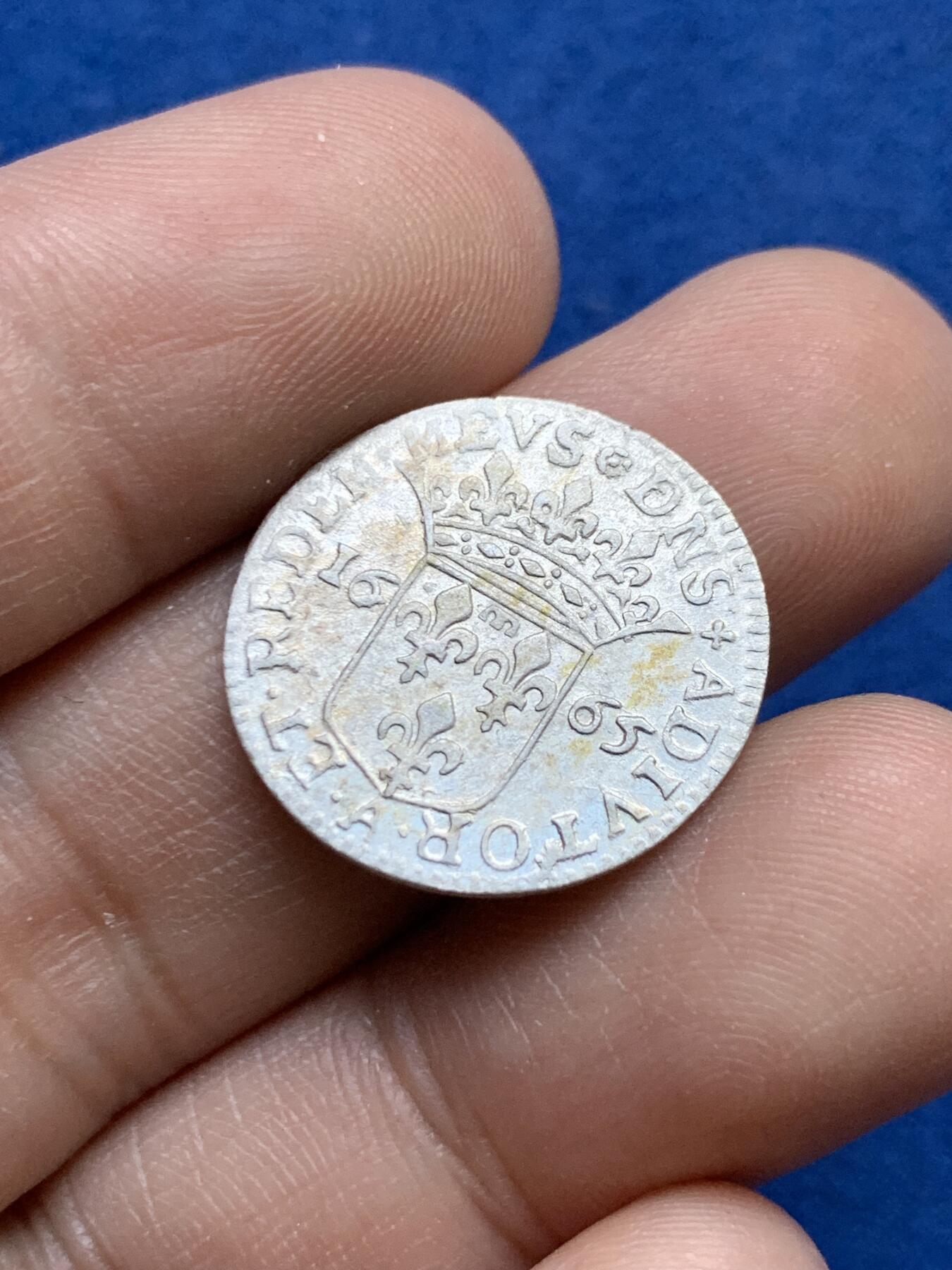 《竞宝斋》第439场 周日，周一，周二 3场连拍 （全场包邮） 1665年法国银币，面值1/12埃居，安妮·玛丽·路易丝·德·奥尔良，蒙庞西耶女公爵，以 La Grande Mademoiselle（大郡主）为人所知，是法国国王亨利四世的第三子奥尔良公爵加斯东·让·巴蒂斯特和他的妻子玛丽·德·波旁的女儿。非常少见的品种