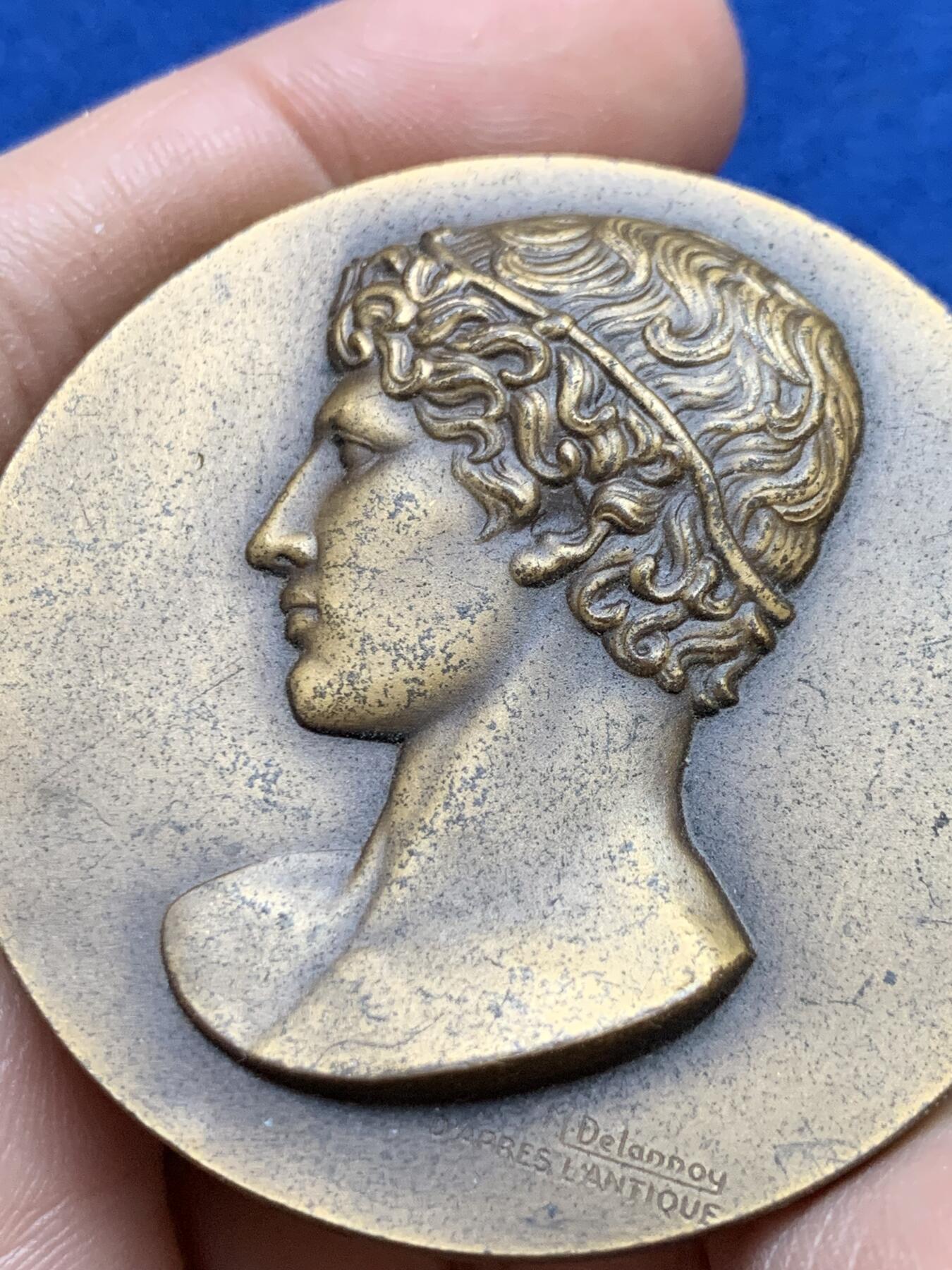 《竞宝斋》第439场 周日，周一，周二 3场连拍 （全场包邮） 法国青年体育协会铜章 55.8克 50.2mm