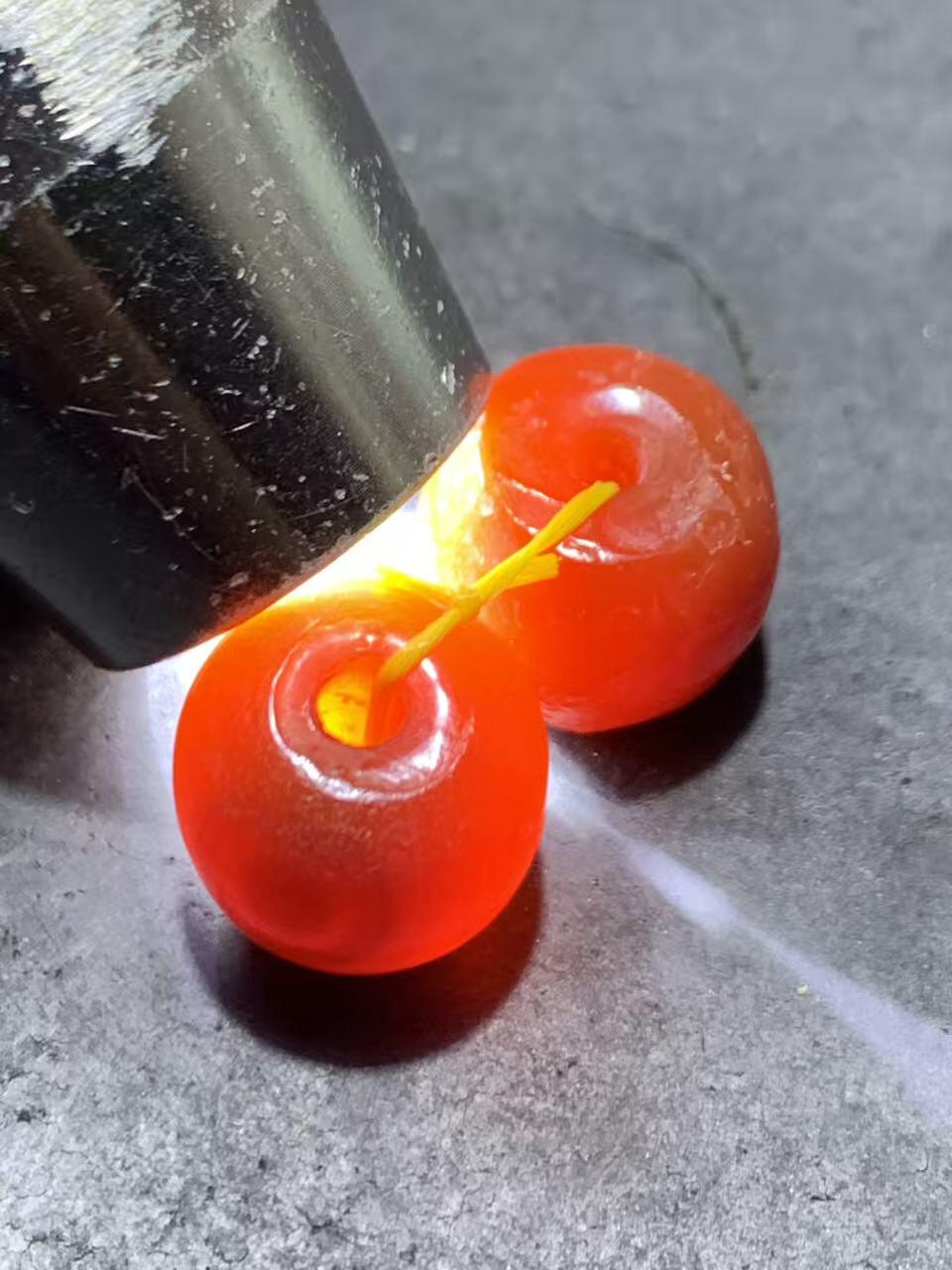 精美高玉化风化纹酒红玛瑙老形桶珠一对，