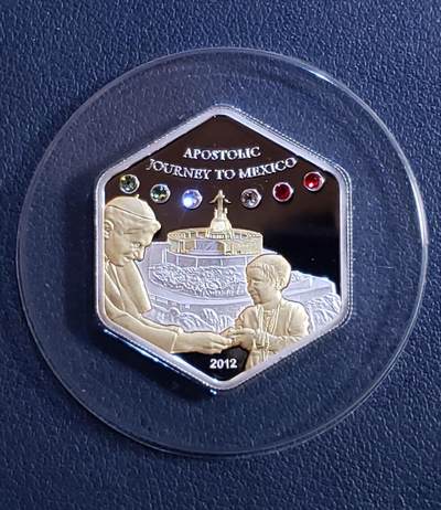 世界各国银币章专场（第24场） - 发行量少 库克2012年本笃十六世访问墨西哥5元局部镀金镶嵌施华洛世奇水晶异形精制纪念银币 带证书