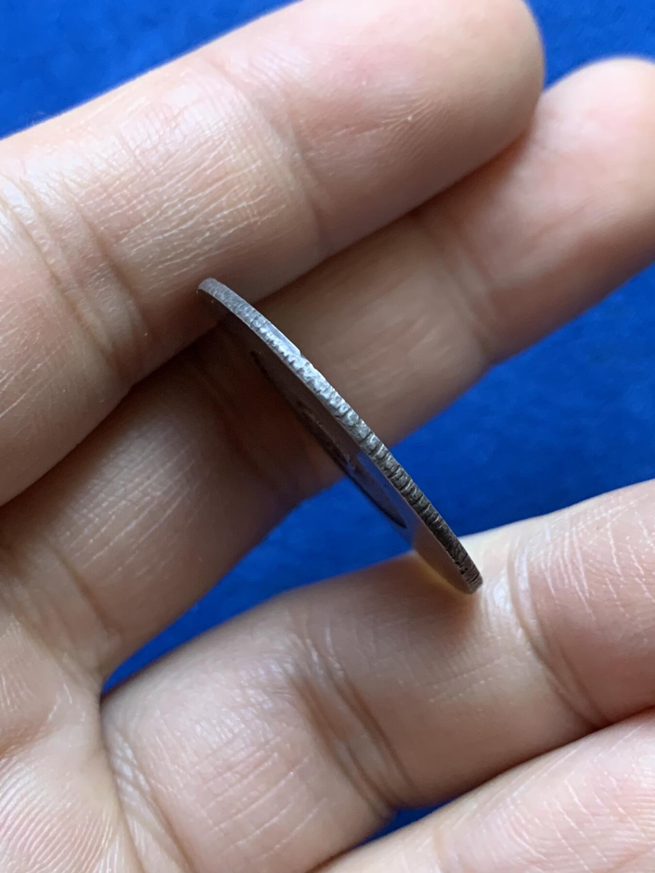 《竞宝斋》第439场 周日，周一，周二 3场连拍 （全场包邮） 朝鲜大东二钱银币 AU品相左右 均匀原味包浆 黑珐琅完整 户字非常清晰 细节见图