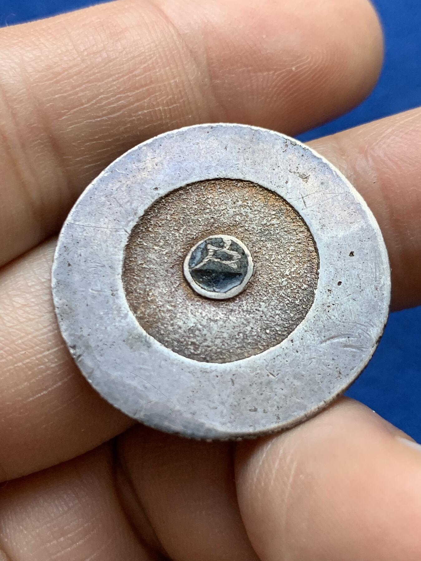 《竞宝斋》第439场 周日，周一，周二 3场连拍 （全场包邮） 朝鲜大东二钱银币 AU品相左右 均匀原味包浆 黑珐琅完整 户字非常清晰 细节见图