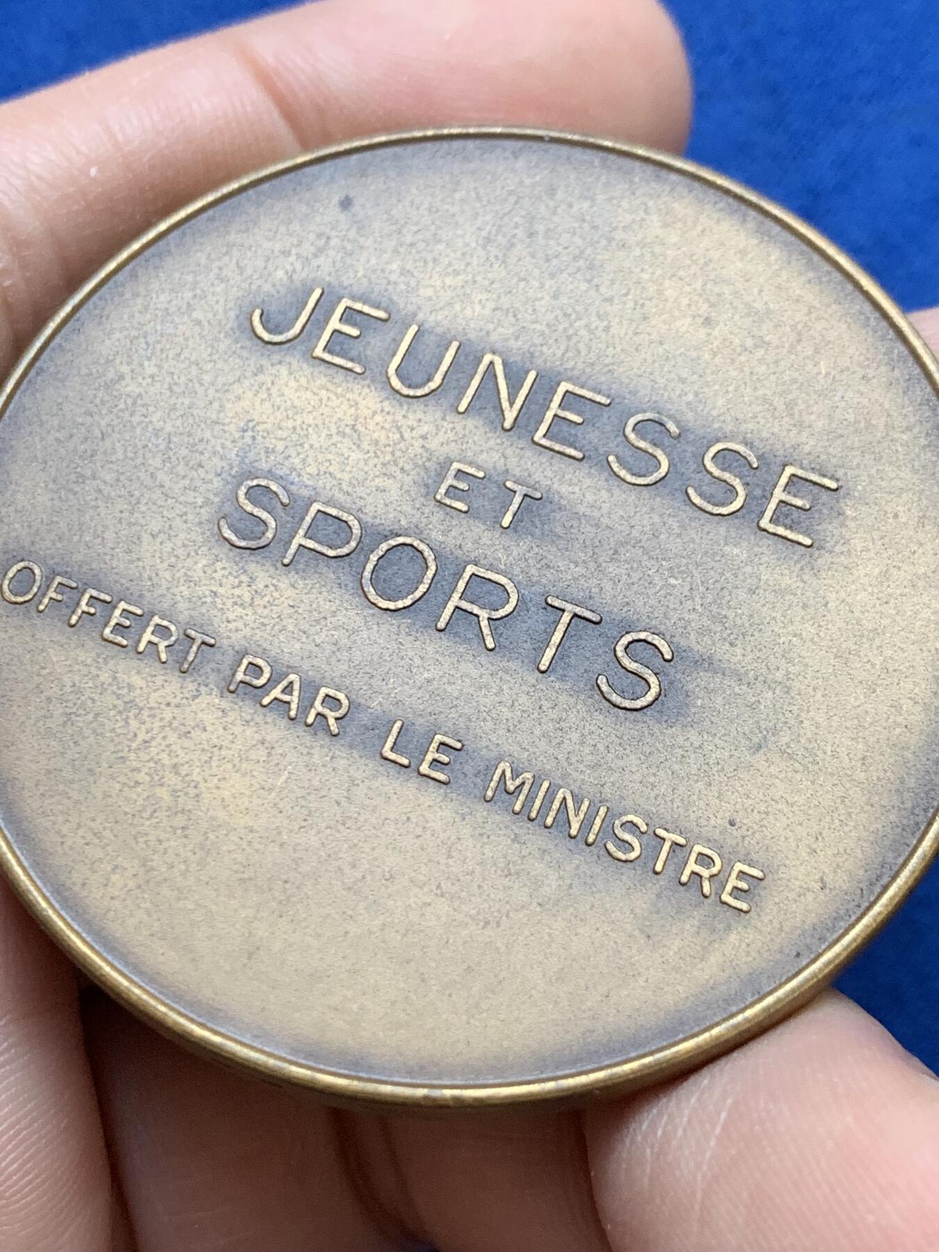 《竞宝斋》第439场 周日，周一，周二 3场连拍 （全场包邮） 法国青年体育协会铜章 55.8克 50.2mm