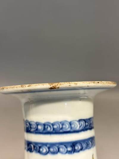 晚清民国青花八宝瓷瓶 