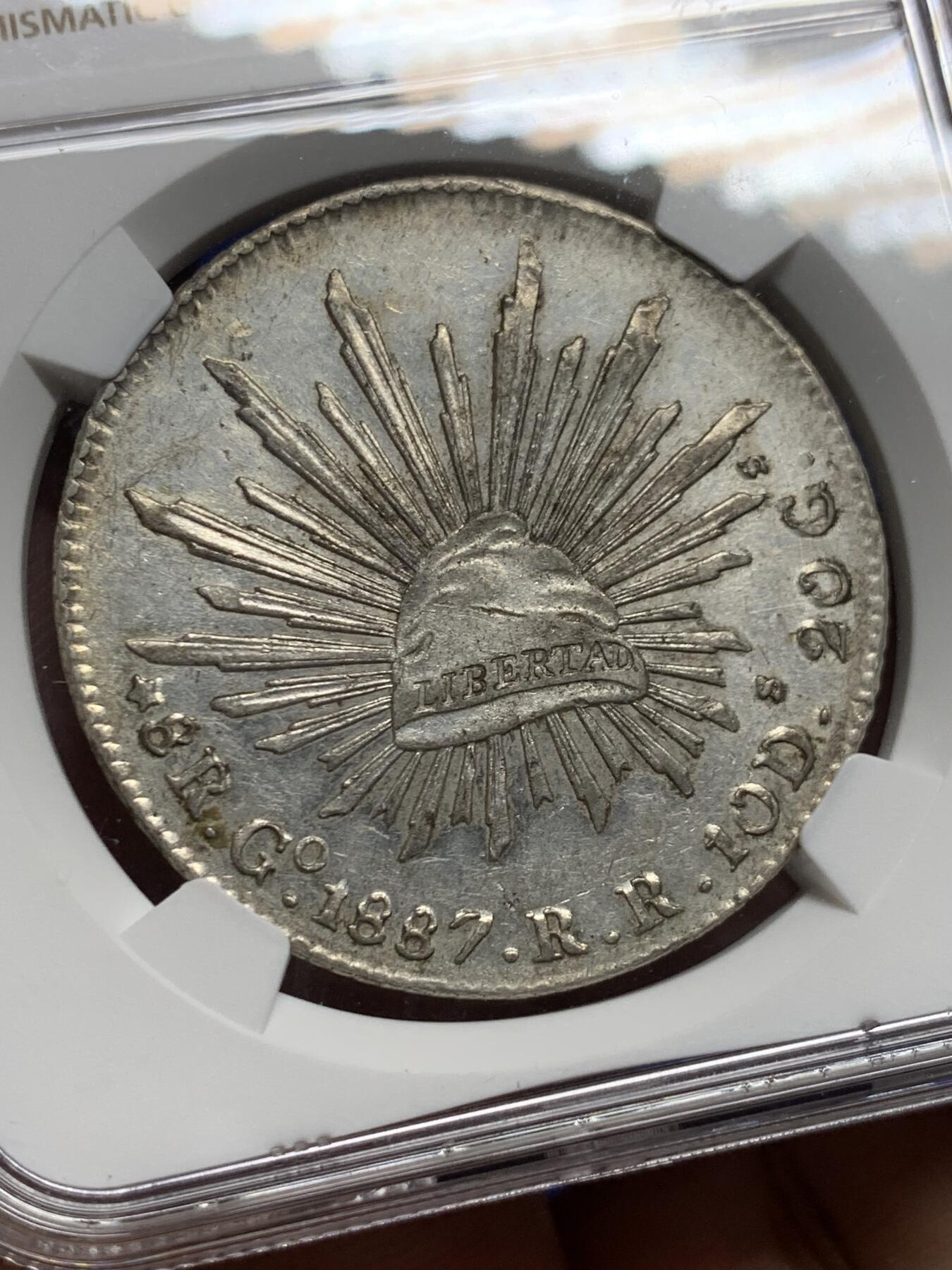 《竞宝斋》第439场 周日，周一，周二 3场连拍 （全场包邮） NGC UNCD 墨西哥 1887GO RR 鹰洋 8R银币，细节和光度不错的一枚，背面脏污有能力者可砸盒清洗