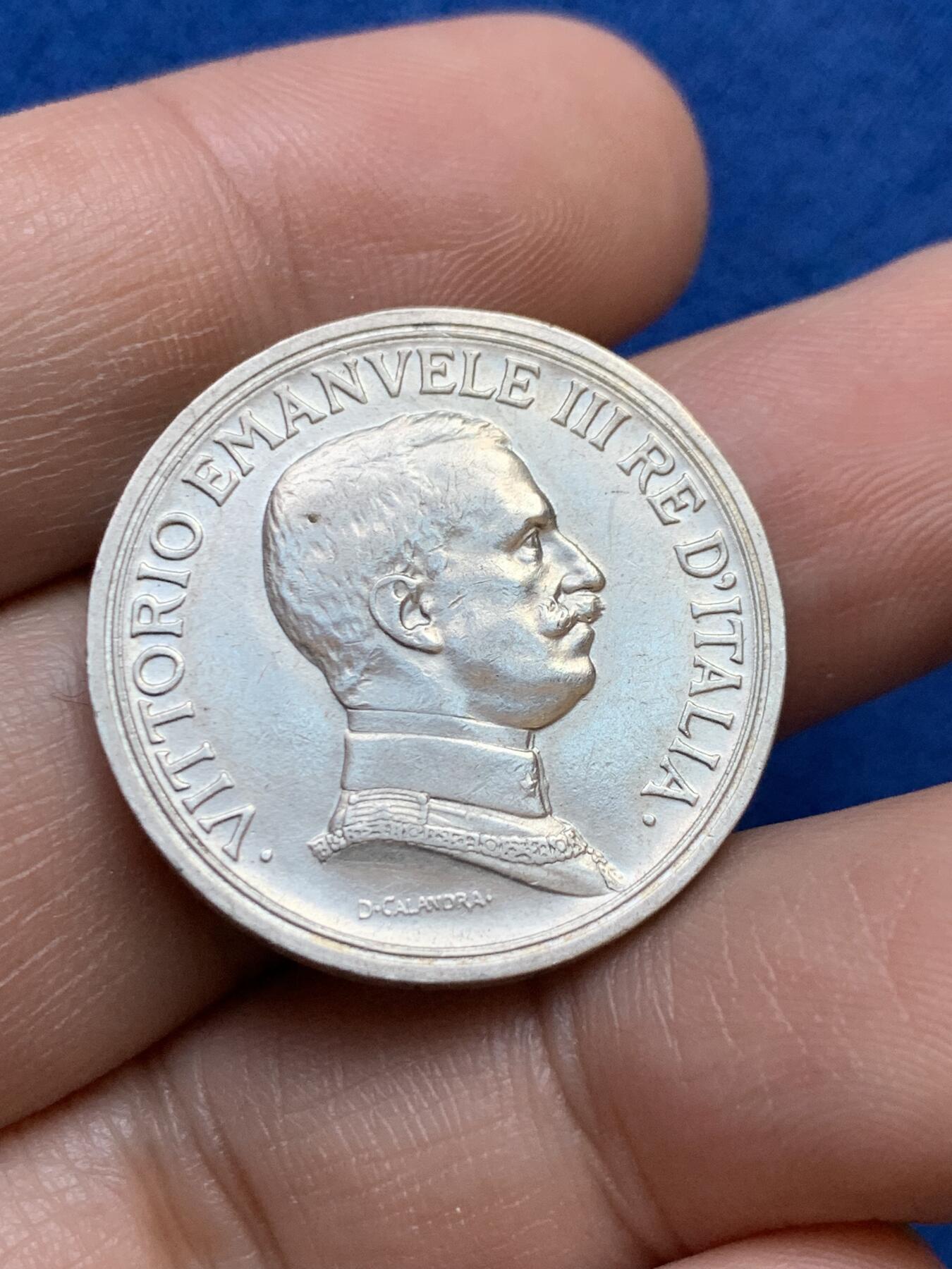 《竞宝斋》第439场 周日，周一，周二 3场连拍 （全场包邮） 意大利 1916年 伊曼纽尔三世 马车女神 2里拉银币