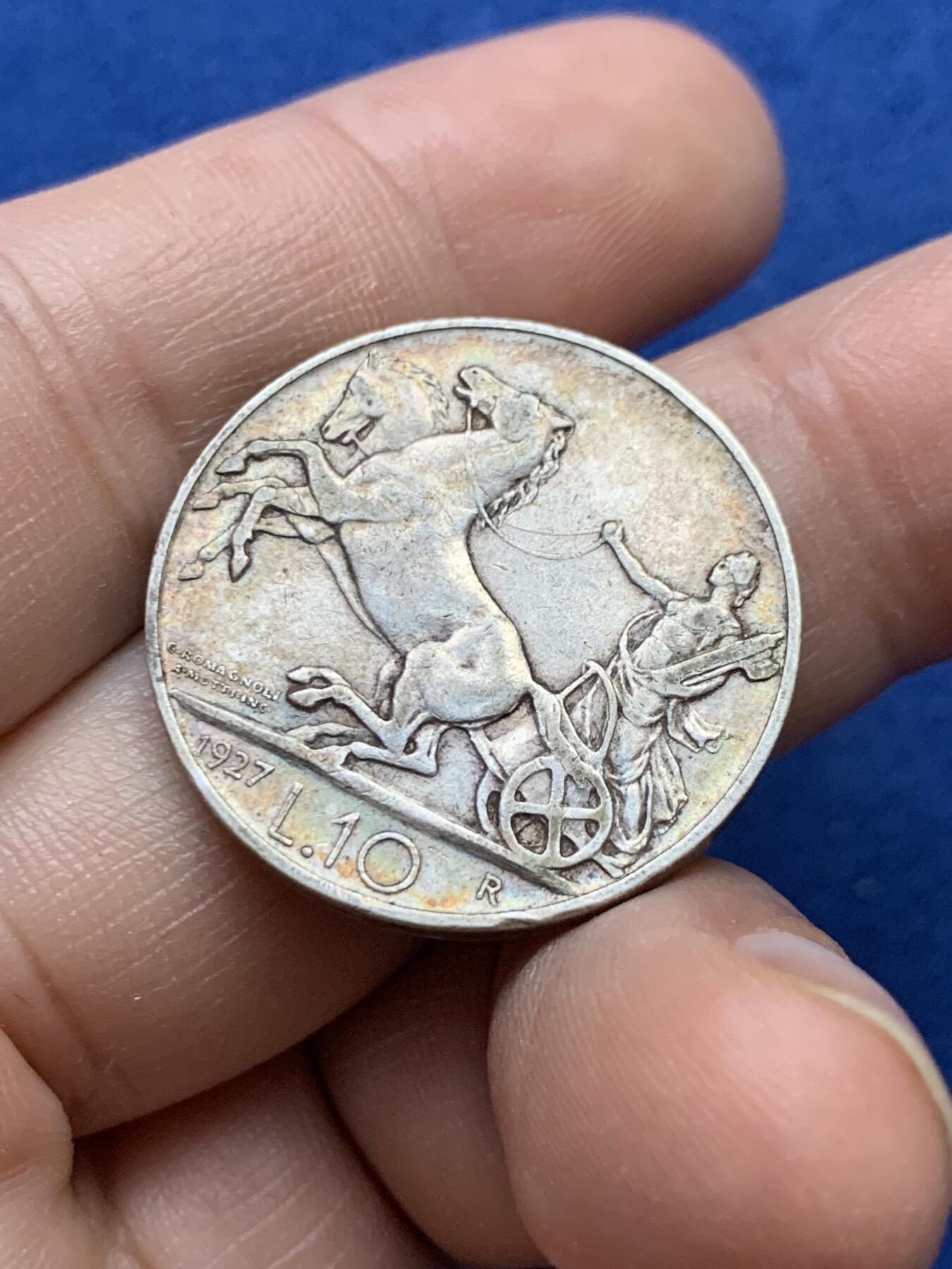 《竞宝斋》第439场 周日，周一，周二 3场连拍 （全场包邮） 意大利1927年伊曼纽尔三世10里拉银币，包浆好，双马战车女神银币。