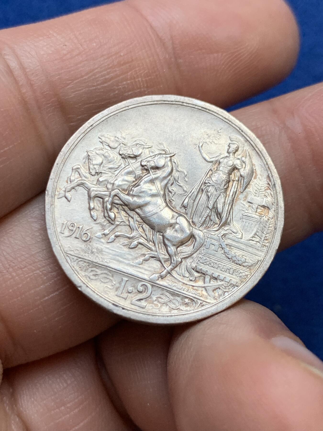 《竞宝斋》第439场 周日，周一，周二 3场连拍 （全场包邮） 意大利 1916年 伊曼纽尔三世 马车女神 2里拉银币