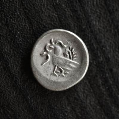 【良泉】第41期【自动场】11月27日晚19.30点开拍！86组，西方古代钱币专场 - 【藏家出品A】柬埔寨可爱小鸟银币一枚，品相和味道不错，1/8泰格尔面值，海上丝路系列，1.51克