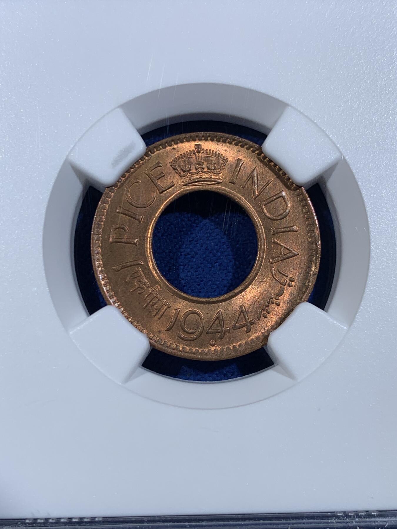 《竞宝斋》第439场 周日，周一，周二 3场连拍 （全场包邮） NGC MS65RB 英属印度 1944年 1PICE 中孔铜币 卷拆品 极品高分极美状态