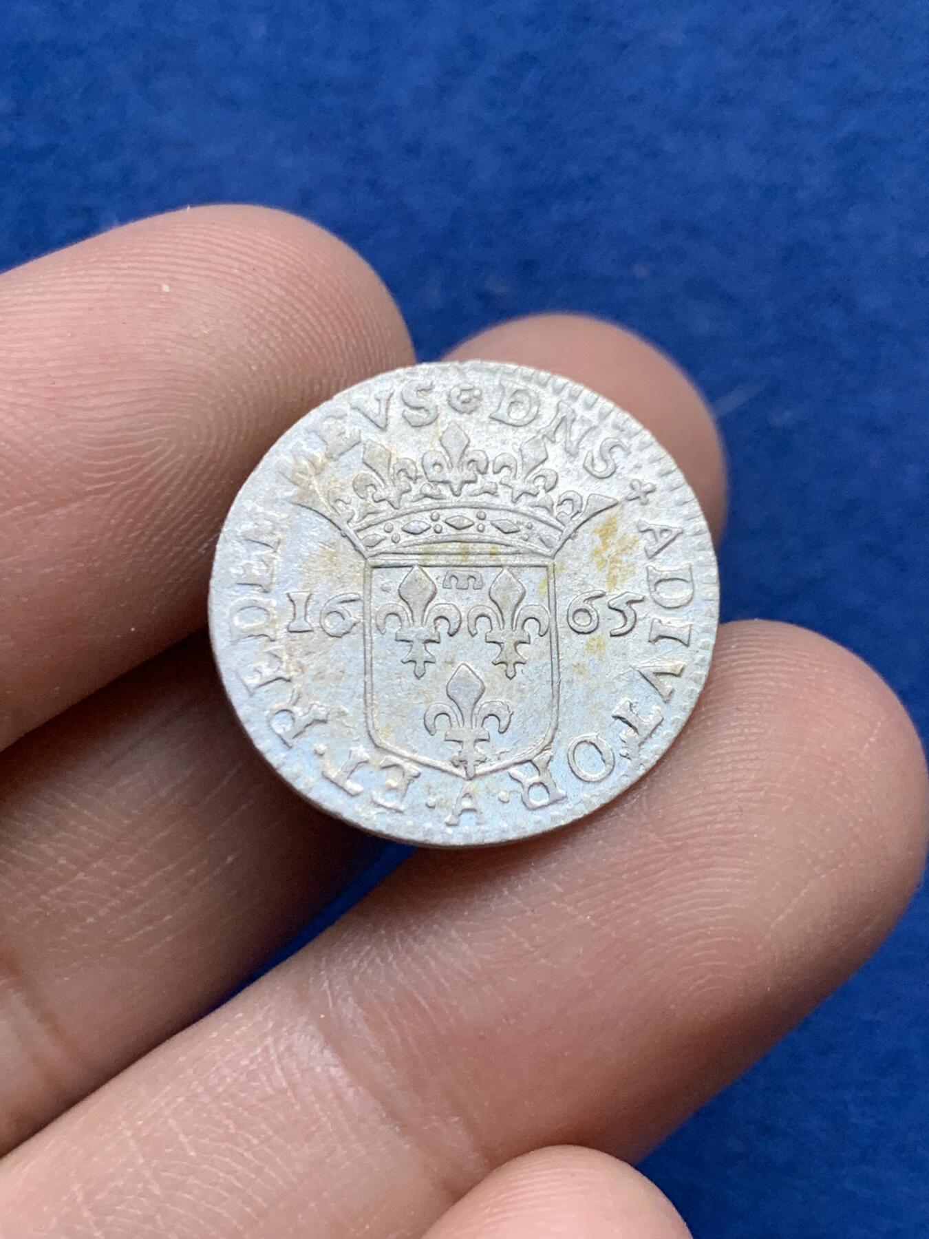 《竞宝斋》第439场 周日，周一，周二 3场连拍 （全场包邮） 1665年法国银币，面值1/12埃居，安妮·玛丽·路易丝·德·奥尔良，蒙庞西耶女公爵，以 La Grande Mademoiselle（大郡主）为人所知，是法国国王亨利四世的第三子奥尔良公爵加斯东·让·巴蒂斯特和他的妻子玛丽·德·波旁的女儿。非常少见的品种