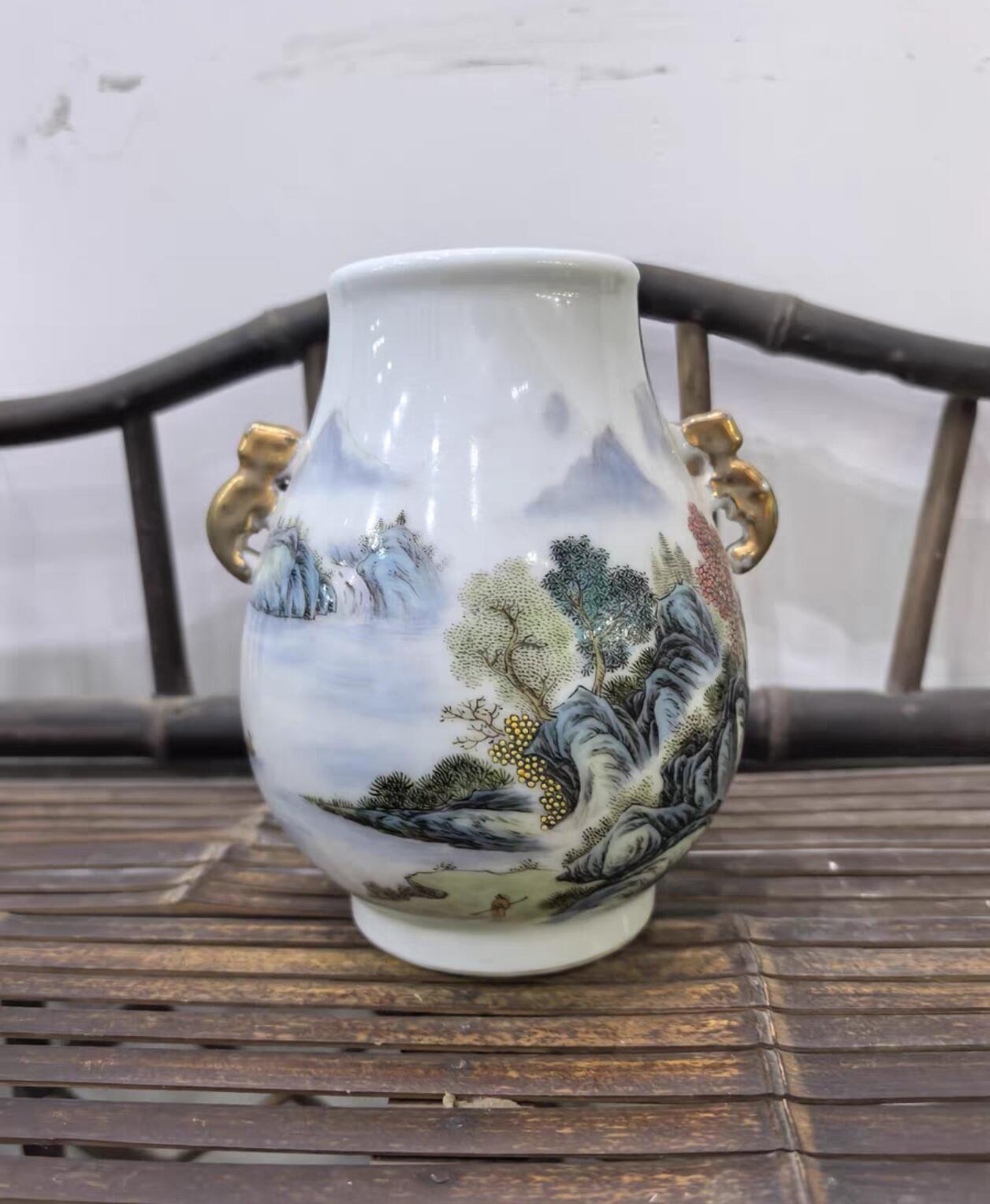 兰馨堂瓷器专场 567景德镇老粉彩山水双耳尊 1979年出品 