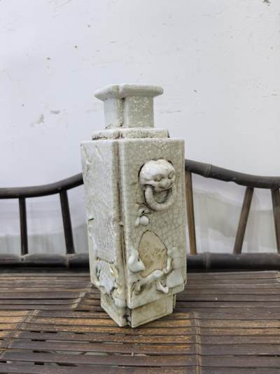 清代哥釉开碎片瓷四方瓶