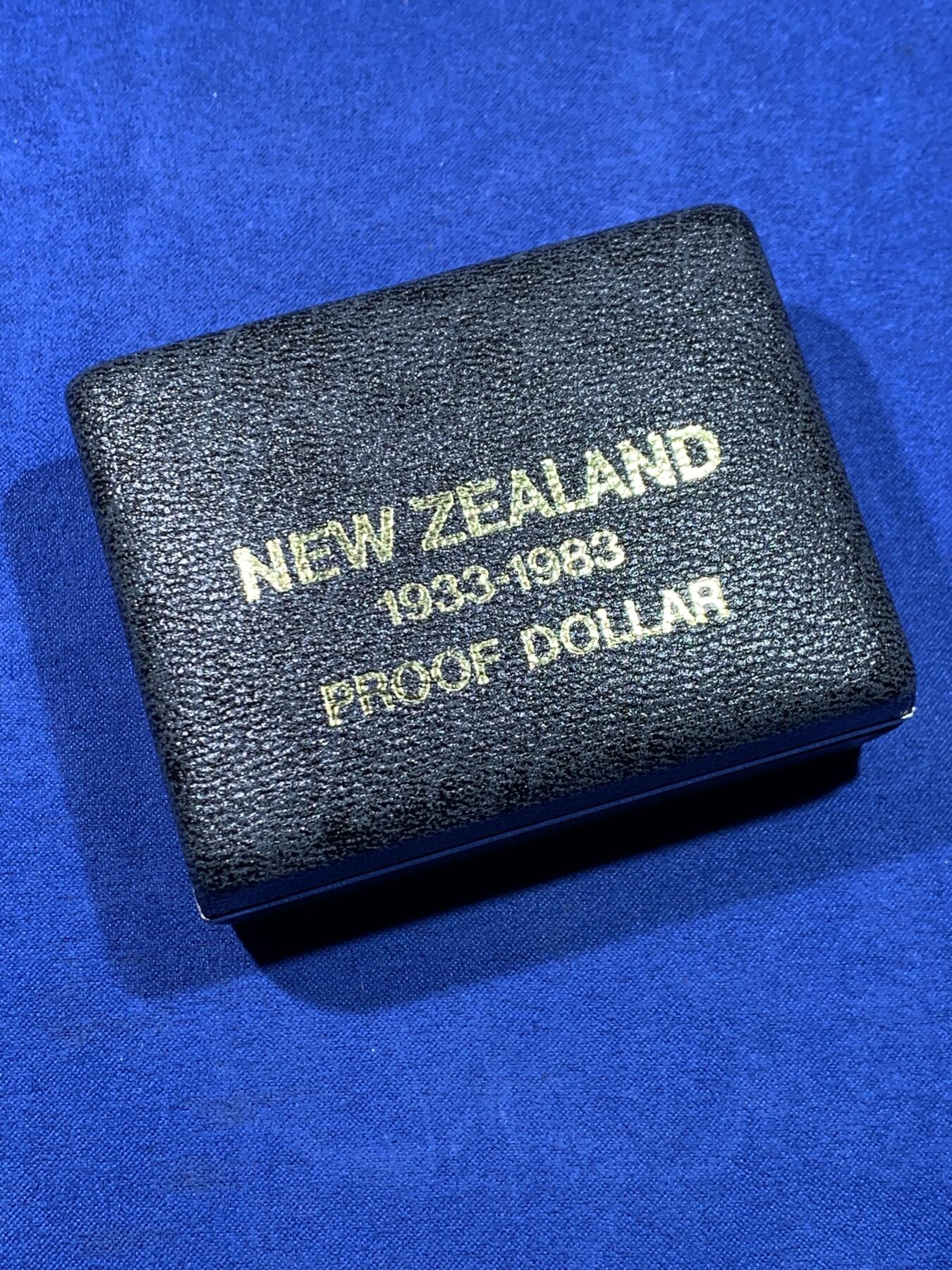 《竞宝斋》第439场 周日，周一，周二 3场连拍 （全场包邮） 新西兰1983年精制一元银币，新西兰铸币50周年纪念，带原盒。