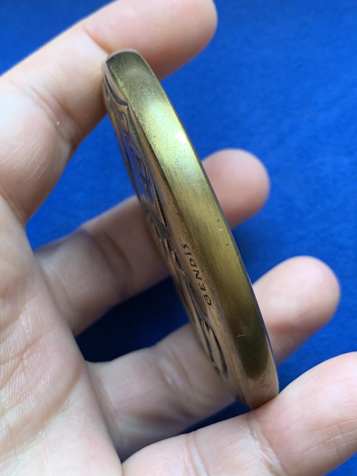 《竞宝斋》第439场 周日，周一，周二 3场连拍 （全场包邮） 法国铜质圆形大铜章 GENDIS设计 浮雕工艺 直径69.5mm 重量195.8g