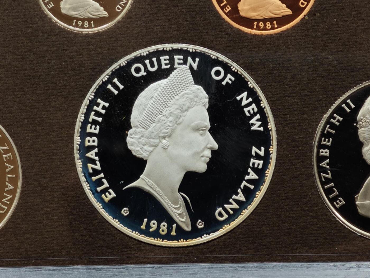 【淘币小摊】实时拍第七百九十九拍   银币套币场   满百包邮可预留二周 每周一统一发货   新西兰1981年精制套币含皇室访问一元精制银币