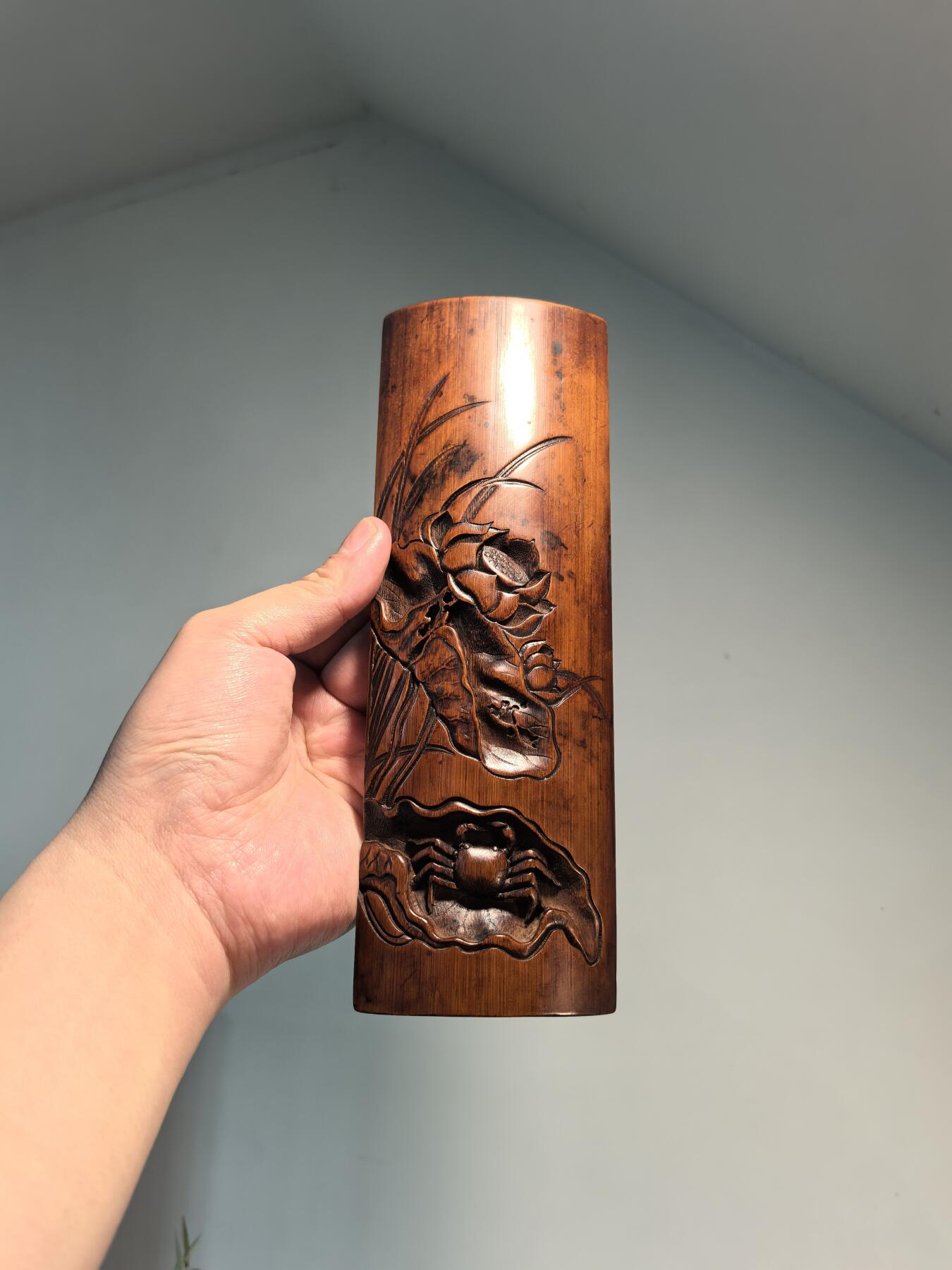 兰馨堂古玩杂项专场 老竹雕臂搁镇纸摆件清趣图河蟹图 