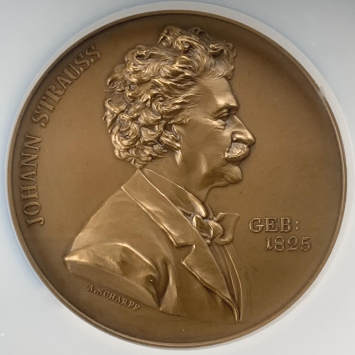 掌中浮雕-藏着的欧洲第042场 NGC MS66 : 1894年奥地利音乐家约翰施特劳斯铜章 , 61mm，大师安东沙夫作品